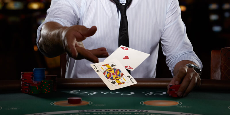¿Cómo ganar al blackjack online?
