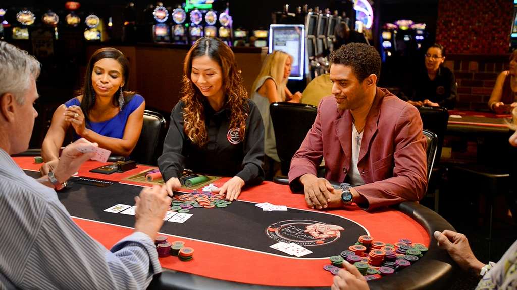 ¿Cómo se juega al póker en el casino?